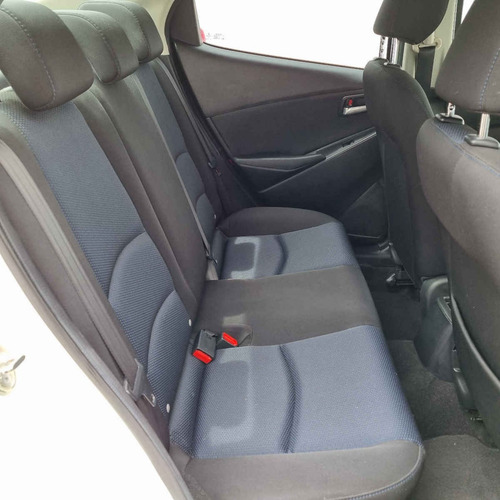 Imagen 8 de 11 de Toyota Yaris 2016 4p Sedn R Xle L4/1.5l Aut
