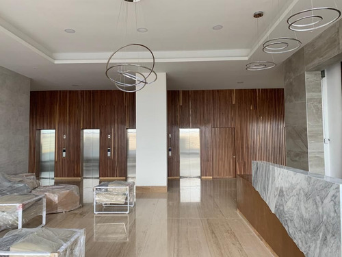 Local Comercial En Venta Torre Titanium Queretaro