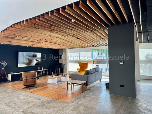 Lujoso Penthouse Ubicado En Los Naranjos De Las Mercedes. #24-15045