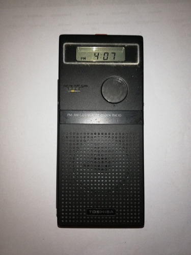 Antigua Radio Reloj  Portátil Toshiba Qr 2000 