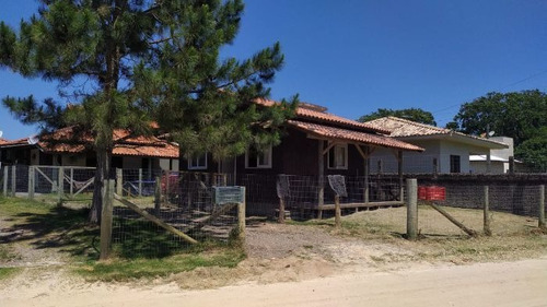 Imagem 4 de 20 de Casa À Venda Na Servidão Pmg 21, Grama, Garopaba - Sc - Liv-22598