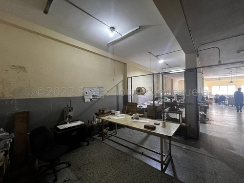 Se Vende Edificio Industrial La Candelaria Mls #24-2303