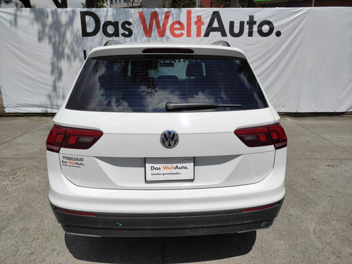 Imagen 3 de 13 de Volkswagen Tiguan Trendline Plus 5p L4 1.4t Dsg 2019