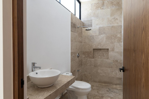 Venta De Casa Residencial En Temozón, Mérida