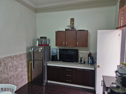 Excelente Y Comoda Casa En Venta, Comuna De Stgo. Centro