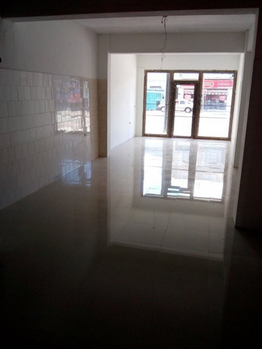 Imagen 2 de 5 de Local En Av. Hipolito Irigoyen Lomas De Zamora
