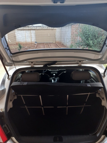 Imagem 5 de 5 de Chevrolet Onix 2015 1.0 Ls 5p