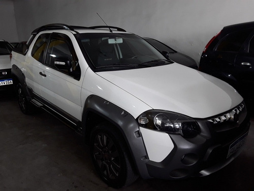Imagem 3 de 8 de Fiat Strada 2015 1.8 16v Adventure Cab. Dupla Flex 3p