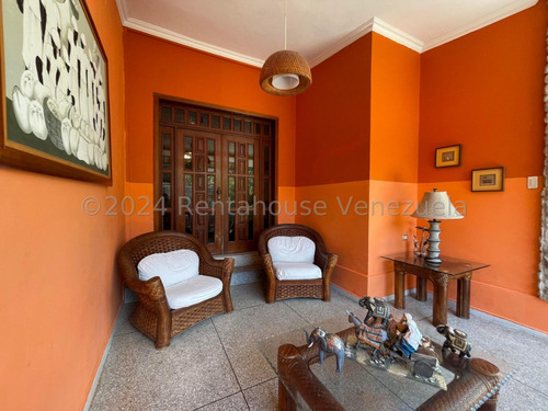Hermosa Casa Quinta En Venta En El Piñal El Limon Conjunto Cerrado Con Piscina Area Parrilla Clima De Montaña Amplios Espacios Dos Cocinas Modernas Estef 24-14961