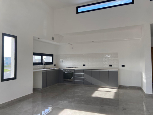 Casa En Venta 3 Dormitorios Santa Elisa - Pilar Del Este