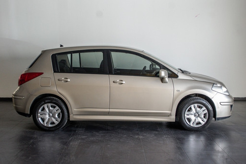 Imagen 25 de 25 de Nissan Tiida 2011 1.8 Visia 5 P Knd