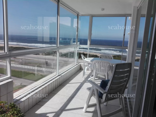 Piso Alto Frente Al Mar Con Parrilla Propia.
