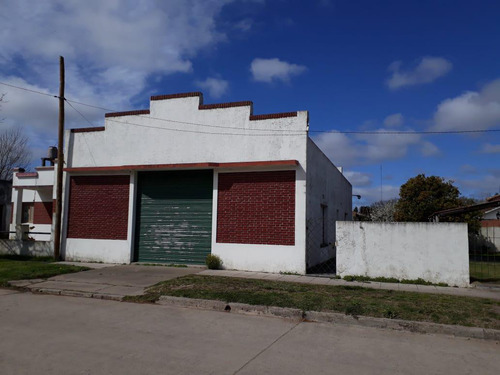 Casa En Venta - 3 Dormitorios 2 Baños 4 Cocheras - 600mts2 - Mechongue