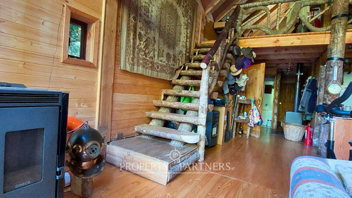 Encantadora Casa Rústica En Medio Del Bosque De Hu...
