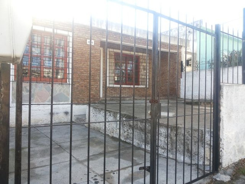 Casa De 3 Dormitorios Mas 2 Aptos De 2 Dormitorios Con Renta