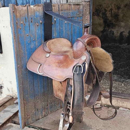 Suporte Para Sela De Pito Ideal Para Trailer Cerca Porteira