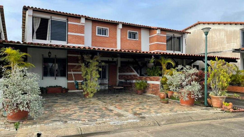 Imagen 1 de 11 de Se Vende Th En Urb. Lomas Del Sol. Tipuro.