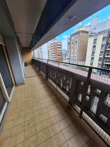 2 Dormitorios - Balcon - Cochera - Bv. Chacabuco Al 100 - B° Centro