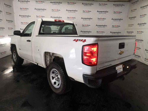 Imagen 4 de 15 de Chevrolet Silverado 2018 2p Ls Cab Regular V8/5.3 Aut 4x4