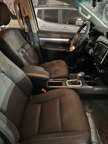 Imagen 10 de 21 de Toyota Hilux 2.8 Cd Srv 177cv 4x4 At 2017