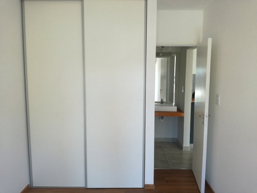 Duplex De 2 Dormitorios Al Frente Con Balcón Y Terraza Exclusiva