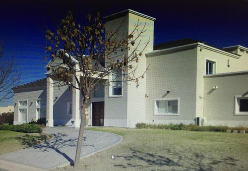 Venta Casa En Country B° San Isidro, Calle Padre Luchesse Km 2