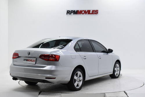 Imagen 7 de 13 de Volkswagen Vento Luxury 2.5 Manual 2015 Rpm Moviles