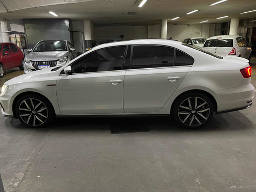 Imagen 6 de 8 de Volkswagen Vento 2018 2.0 Tsi Gli 211cv App Connect + Nav
