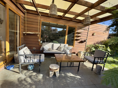 Casa En Venta De 4 Dorm. En Puerto Varas