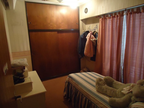 Imponente Chalet En Esquina - Longchamps