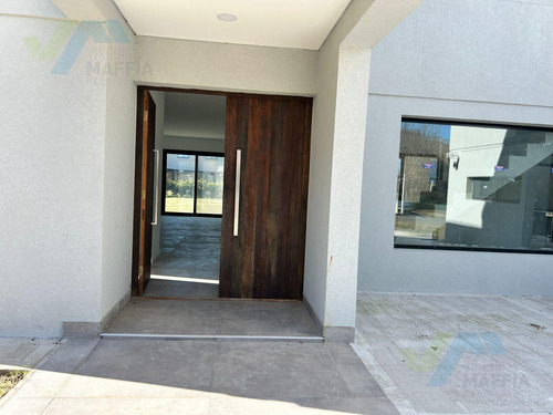 Casa En Venta 5 Amb En Altos De Campo Grande