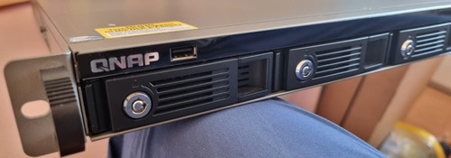 Nas Qnap Ts-469u-rp 4 Bahías + 4 Discos Seagate De 1 Tb C/u (Usado)
