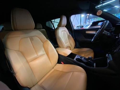 Imagem 13 de 15 de Volvo Xc40 Momentum 2.0 T5 Awd Câmbio Automático Suv 2020