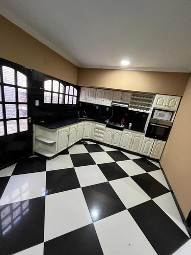 Imagen 13 de 29 de Casa En Venta - 6 Dormitorios 5 Baños - 300mts2 - Tablada