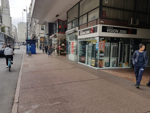 Venta Local Comercial En 18 De Julio Y Yi. Con Renta