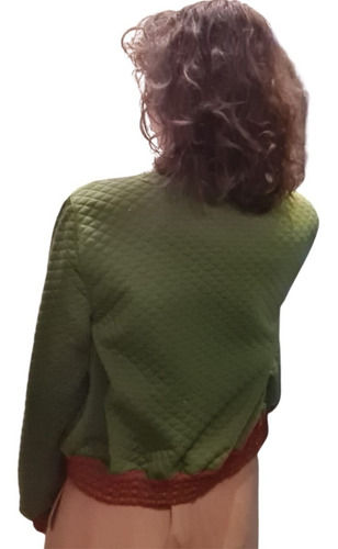 Imagem 10 de 10 de Jaqueta Bomber Matelassê Verde Detalhe Zíper Com Bolso Zinco