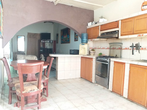 Imagen 1 de 15 de Casa En Venta En Calle Monzon De Coro 22-8937 04146954944