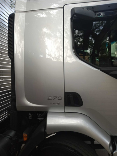 Imagem 10 de 14 de Volvo Vm 270