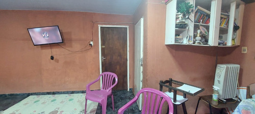 Vendo Casa En El Barrio Santa María, A Una Cuadra De La Ruta Sexta: 1 Habitación Y 2 Baños.