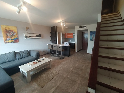 Imagen 2 de 14 de Town House Remodelado Con Hermosa Vista Al Mar