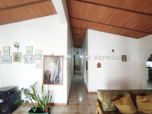 Amplia Casa En Venta Con Anexo Servicio De Internet Excelente Precio Los Samanes Maracay Estef 23-21298