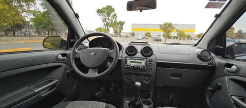 Imagen 3 de 25 de Ford Fiesta Max One Ambiente Plus Año 2012