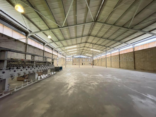Gran Galpon En Venta De 17542mts Ubicado En Zona Industrial De Santa Cruz De Aragua Rah 24-1689