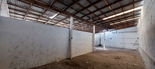 Bodega Comercial Con Amplio Patio De Maniobras ,en El Centro De Merida