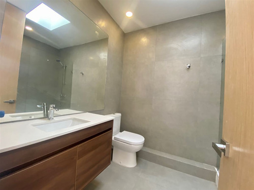 Moderna Casa Nueva En Venta 5 D En Suite Más Servicios.