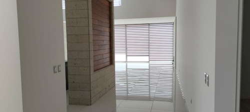 Residencia En Zona Exclusiva Coto Al Norponiente De La Ciudad De Aguascalientes De Un Nivel Y 4 Recamaras Canchas, Alberca Todas Las Amenidades En 610 Mts De Terreno Y 380 Mts De Construcción
