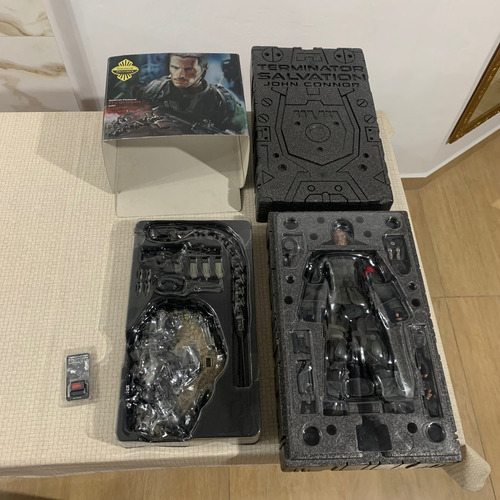 Hot Toys 1/6 John Connor Exterminador Futuro Terminator Side (Usado)