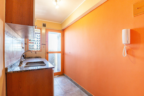 Venta. Dos Ambientes Con Balcon Y Lavadero. Villa Crespo