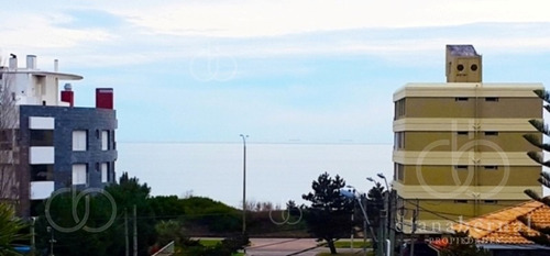 Casa En Mansa, Punta Del Este, 5 Dormitorios, Piscina Y Vista Al Mar. - Ref: 42107