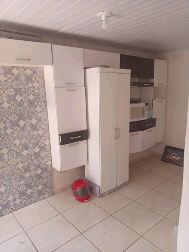 Casa Com De Cinco Cômodos A Venda